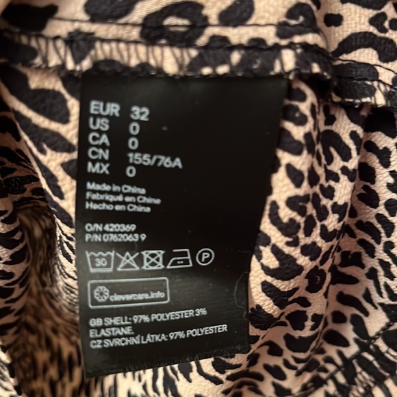 Divided by H&M Swimsuit Coverup. Size Small - Picture 6 of 7